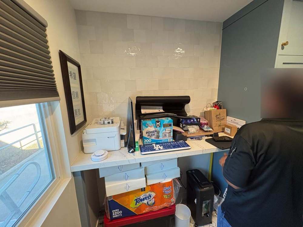 Photo 11 · Laundry conversion and adjacent interior