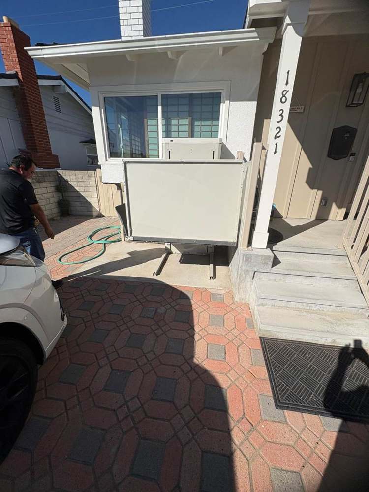 Photo 41 · Porch, steps and paving references
